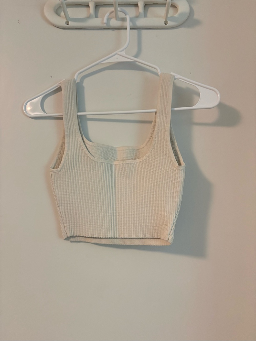 Babaton Ribbed Cream Crop Tank - Picture 2 of 3